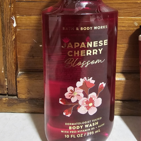 Bath & Body Works Japanese Cherry Blossom Set - Picture 2 of 4